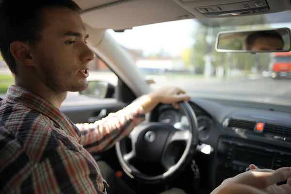 Homem carro de condução — Fotografia de Stock