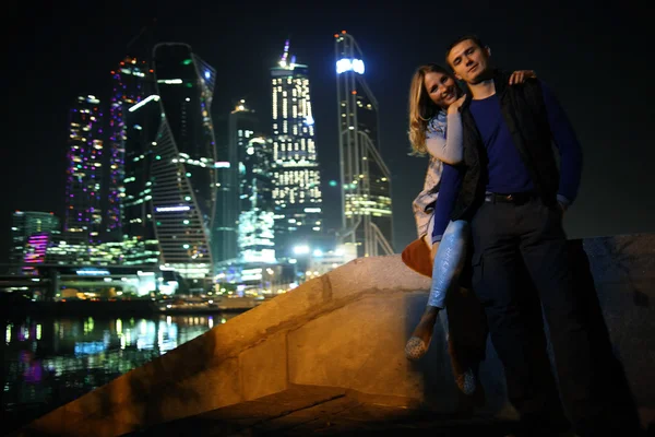 Pareja en la ciudad — Foto de Stock