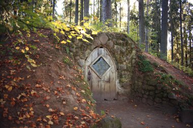 Hobbit ev grotto