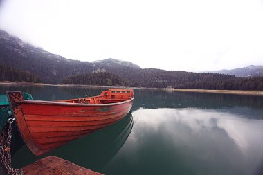 Gölde tekne