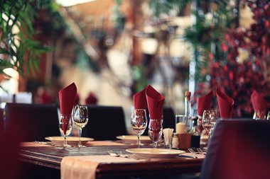 tablo üzerinde gözlük