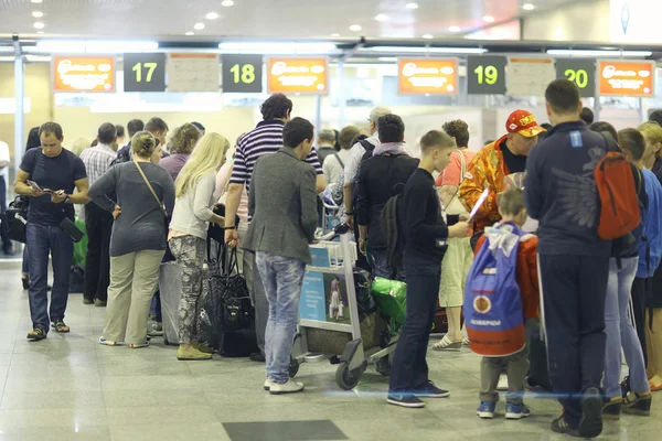 Passageiros no aeroporto — Fotografia de Stock