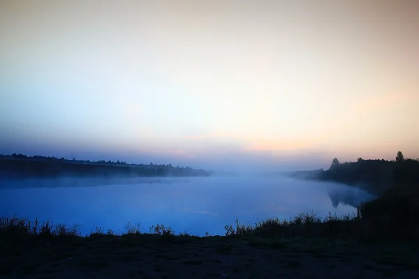 Sunrise on  lake — Stock Photo, Image