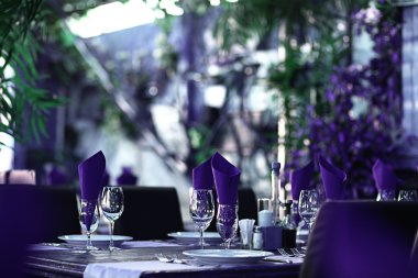 tablo üzerinde gözlük