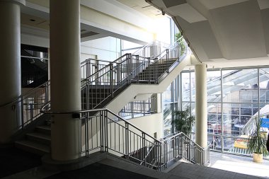 merdiven, modern bir binada