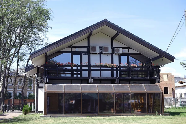 Modern cottage — Stock Photo, Image