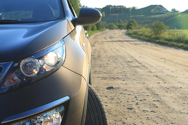 Suv carro na estrada — Fotografia de Stock