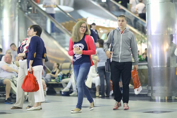 Passeggeri in aeroporto — Foto Stock