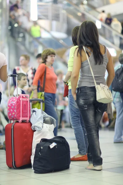 Passagiere am Flughafen — Stockfoto