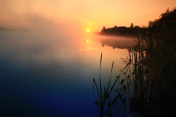 Sonnenaufgangssee — Stockfoto