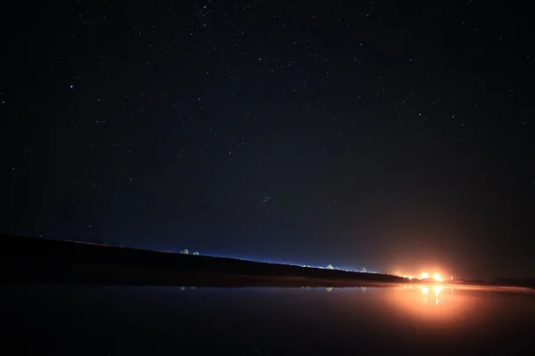 夜の湖 — ストック写真
