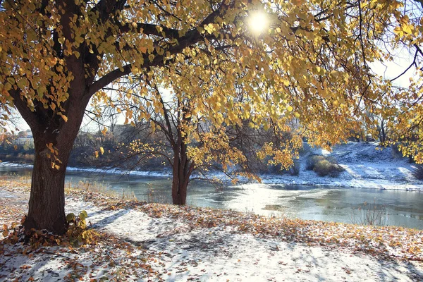 Parque de finales de otoño — Foto de Stock