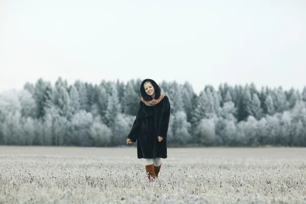 Ragazza in inverno — Foto Stock