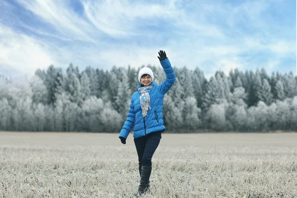 Kobieta w zimie — Zdjęcie stockowe