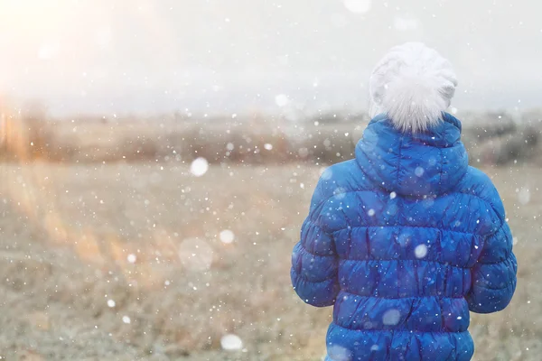 Femme en hiver — Photo