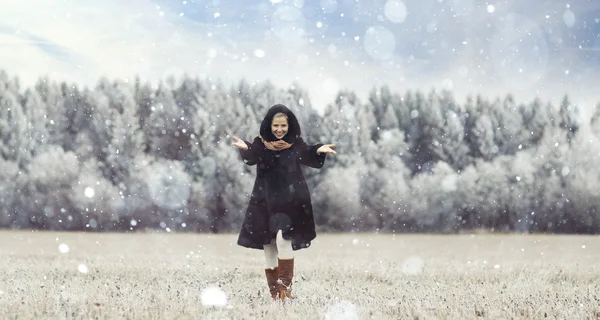 Chica en invierno — Foto de Stock