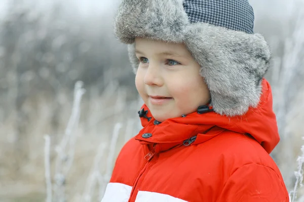Pojke i vinter — Stockfoto