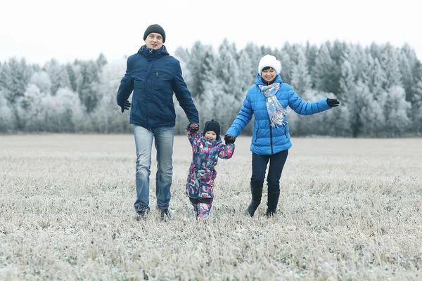 Aile içinde kış — Stok fotoğraf