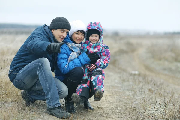 Familia en invierno — Foto de Stock