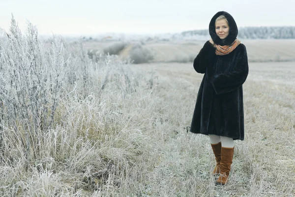 Menina no inverno — Fotografia de Stock