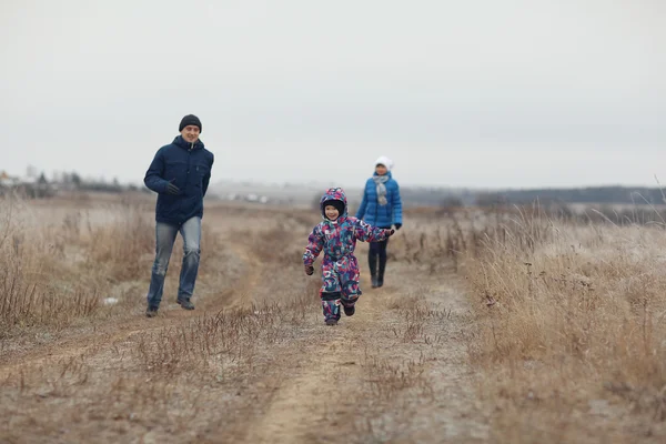 Famille en hiver — Photo