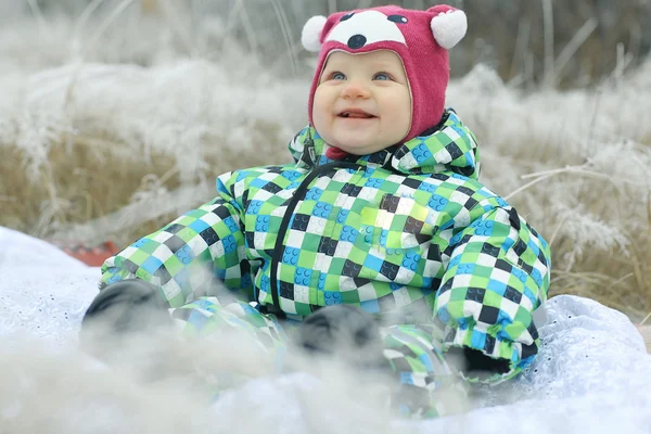 Little girl in winter — Stock Photo, Image