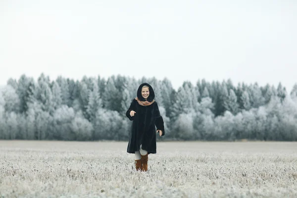 Menina no inverno — Fotografia de Stock