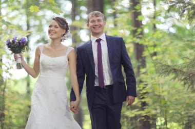 Park 'ta bir çift var.