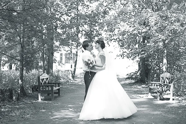 Νύφη και γαμπρός — Φωτογραφία Αρχείου