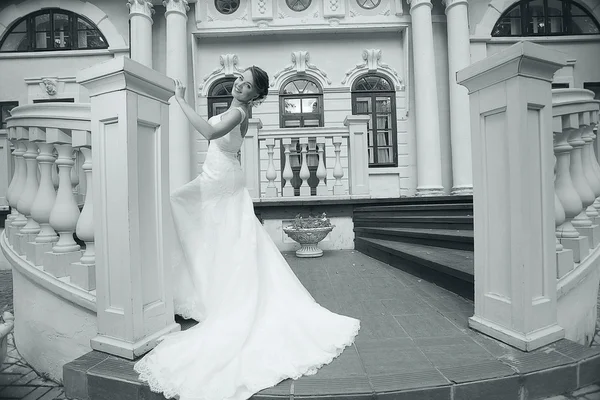 Bride near castle — Stock Photo, Image