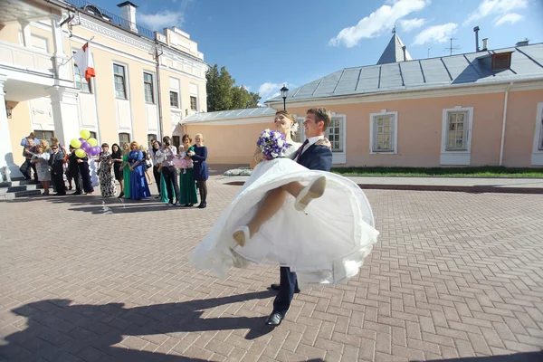 Groom carrying bride — Stock Photo, Image