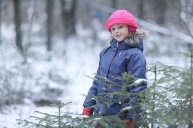 Küçük kız kışın