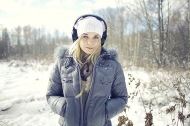 Kulaklık takan kız