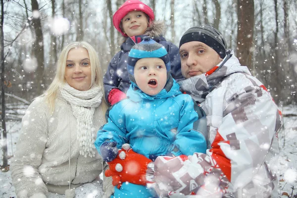 Family in forest — Stock Photo, Image