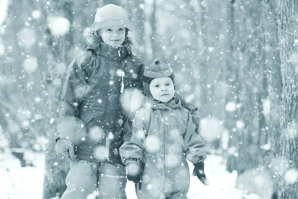 Bambini in inverno — Foto Stock