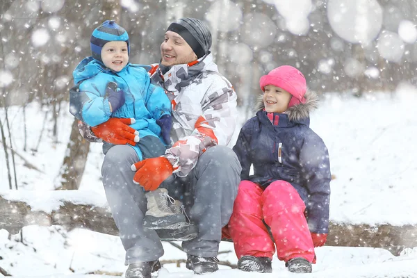 Family in forest — Stock Photo, Image