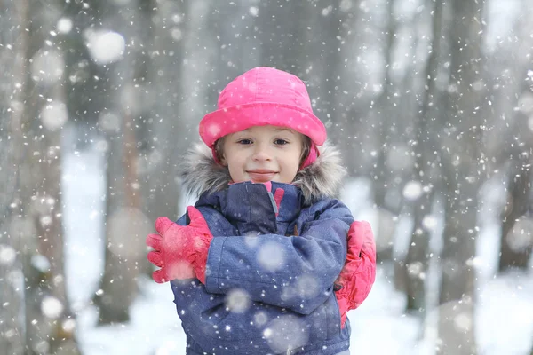 Menina no inverno — Fotografia de Stock