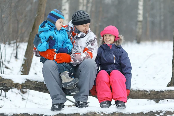 Family in forest — Stock Photo, Image
