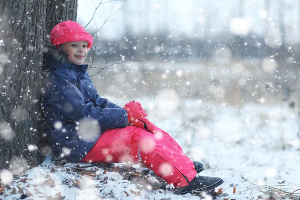 Menina no inverno — Fotografia de Stock