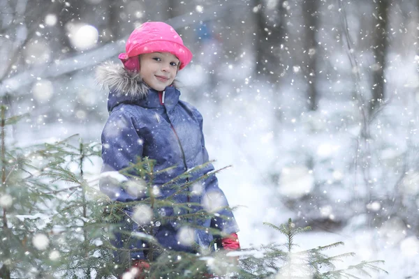 Menina no inverno — Fotografia de Stock