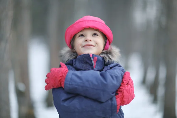 冬天的小女孩 — 图库照片