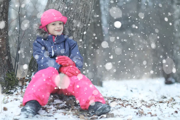 Menina no inverno — Fotografia de Stock