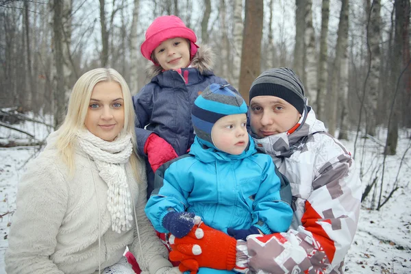 Family in forest — Stock Photo, Image