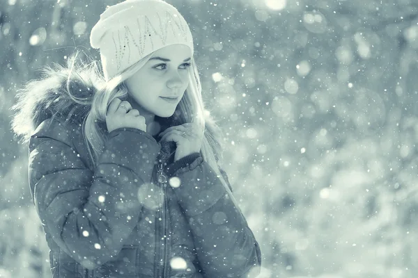 冬の十代の少女 — ストック写真