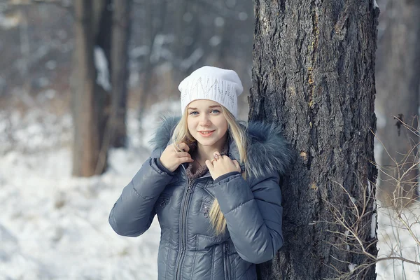 十几岁的女孩，在冬季 — 图库照片