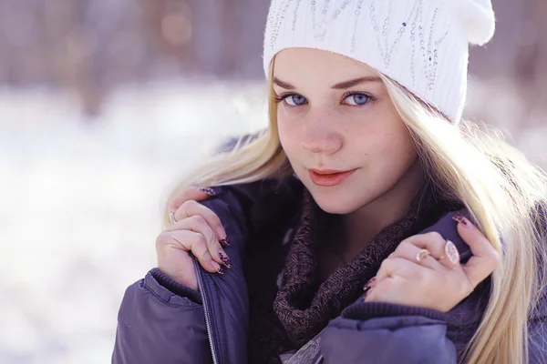 Έφηβος κορίτσι για το χειμώνα — Φωτογραφία Αρχείου