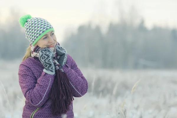 Vrouw winter portret — Stockfoto