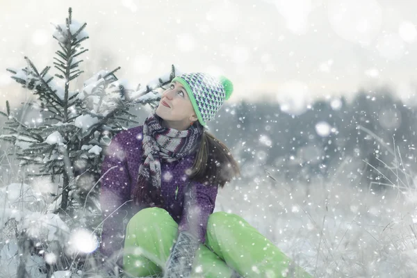 Winterporträt einer Frau — Stockfoto