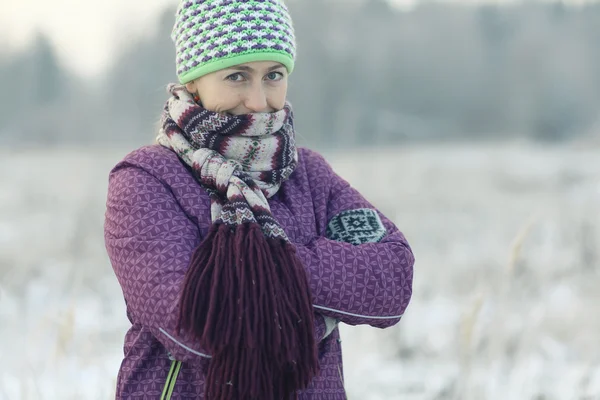 Vrouw winter portret — Stockfoto