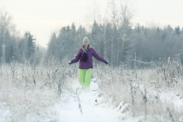 Vrouw winter portret — Stockfoto